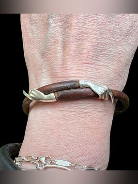 👌🏻SIMON MUSCAT “Hands” Unisex Leather Bracelet w/ Sterling Silver Hand Clasps